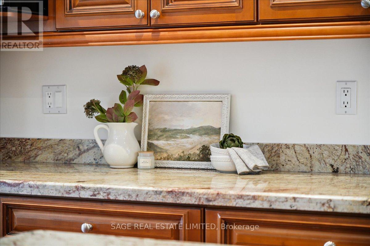 3036 Swansea Drive, Oakville, Ontario  L6L 6H9 - Photo 10 - W12818046