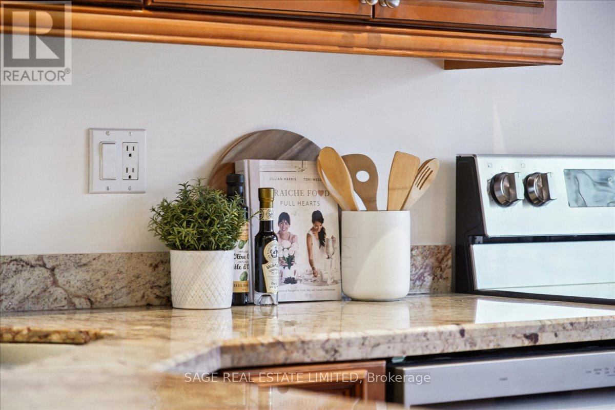 3036 Swansea Drive, Oakville, Ontario  L6L 6H9 - Photo 6 - W12818046