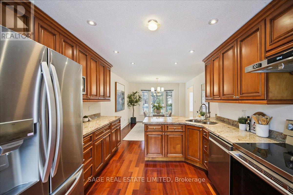 3036 Swansea Drive, Oakville, Ontario  L6L 6H9 - Photo 7 - W12818046