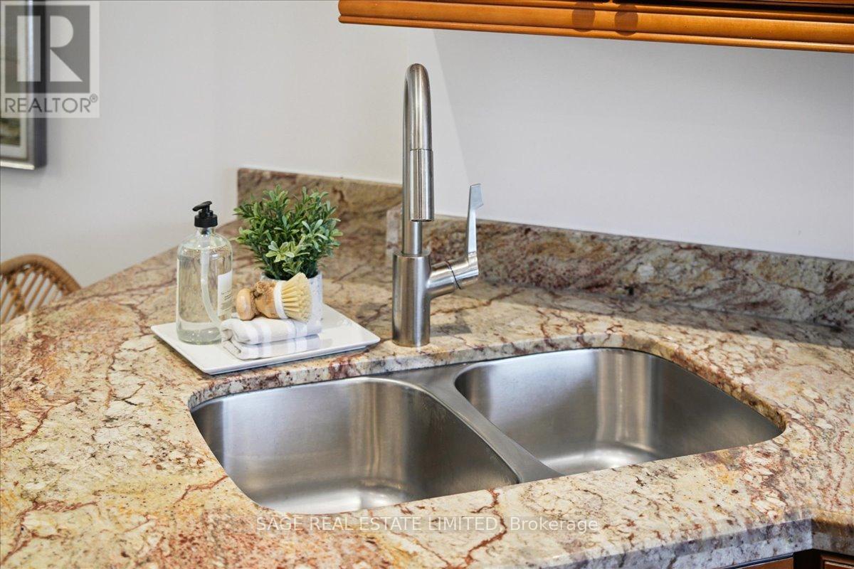 3036 Swansea Drive, Oakville, Ontario  L6L 6H9 - Photo 8 - W12818046