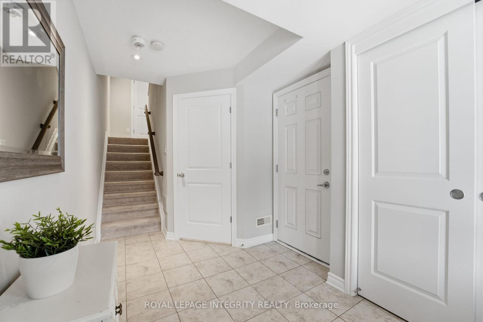 216 Halyard Way, Ottawa, Ontario  K2S 1B9 - Photo 4 - X12812716