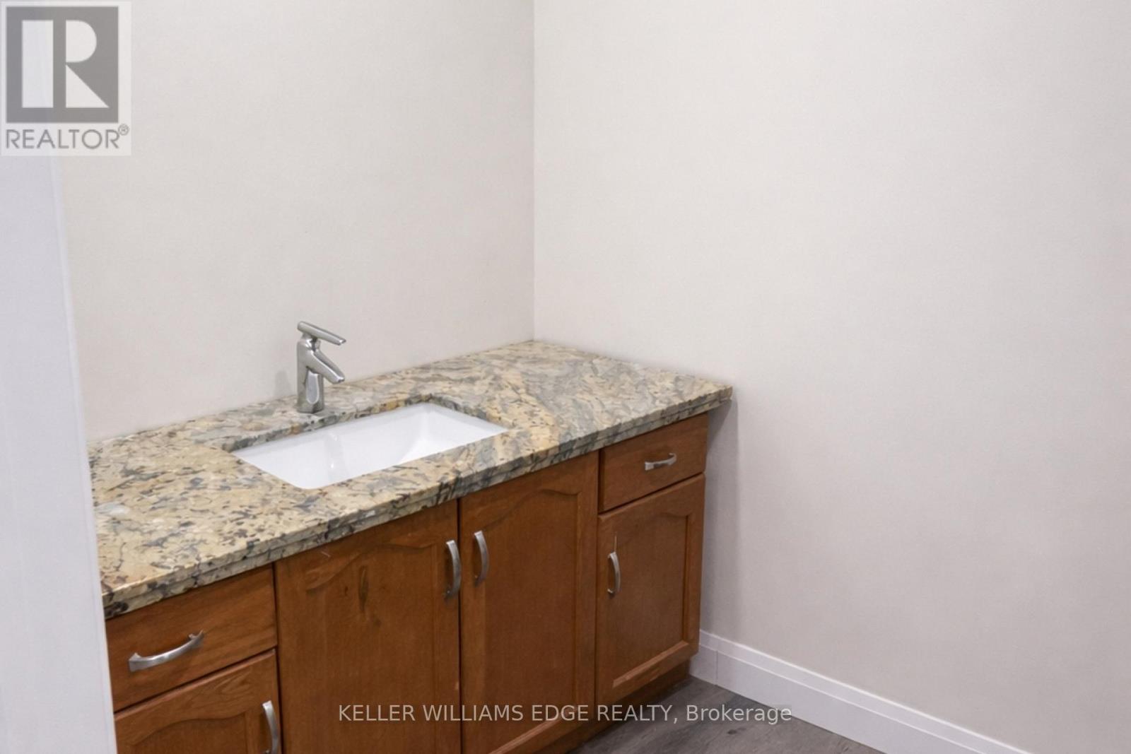 940 Barton Street E, Hamilton (Crown Point), Ontario  L8L 3C5 - Photo 4 - X12817992