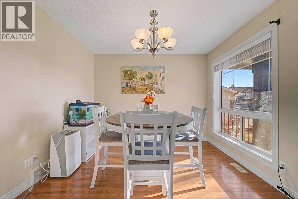 284 Hawkmere View, Chestermere, Alberta  T1X 1T7 - Photo 4 - A2287875