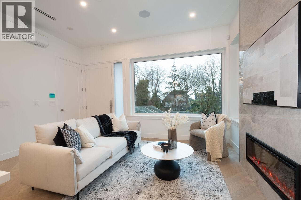 Listing Picture 14 of 40 : 4426 W 4TH AVENUE, Vancouver / 溫哥華 - 魯藝地產 Yvonne Lu Group - MLS Medallion Club Member