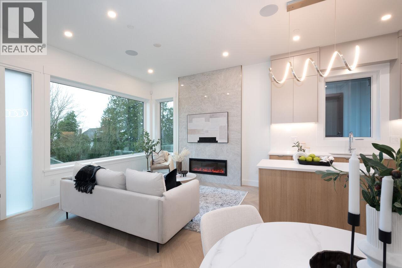 Listing Picture 10 of 40 : 4426 W 4TH AVENUE, Vancouver / 溫哥華 - 魯藝地產 Yvonne Lu Group - MLS Medallion Club Member