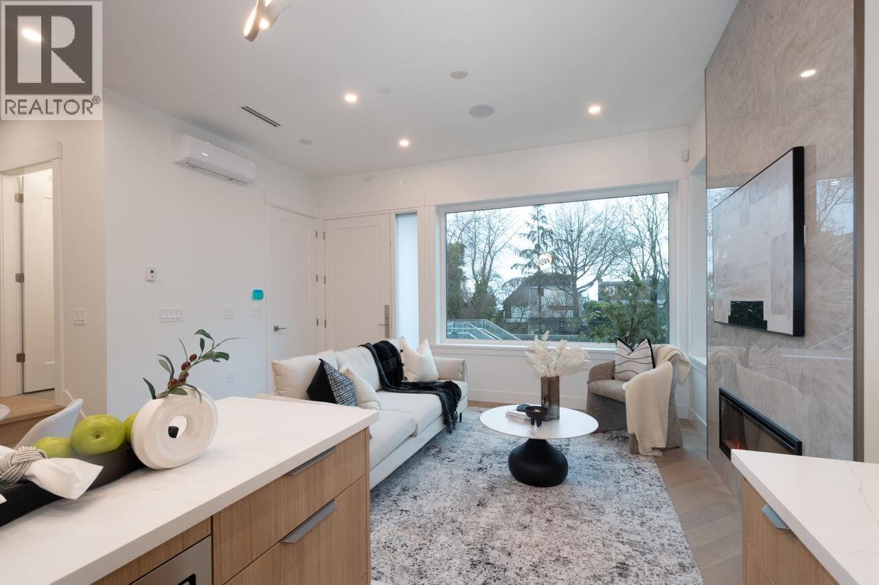 Listing Picture 13 of 40 : 4426 W 4TH AVENUE, Vancouver / 溫哥華 - 魯藝地產 Yvonne Lu Group - MLS Medallion Club Member