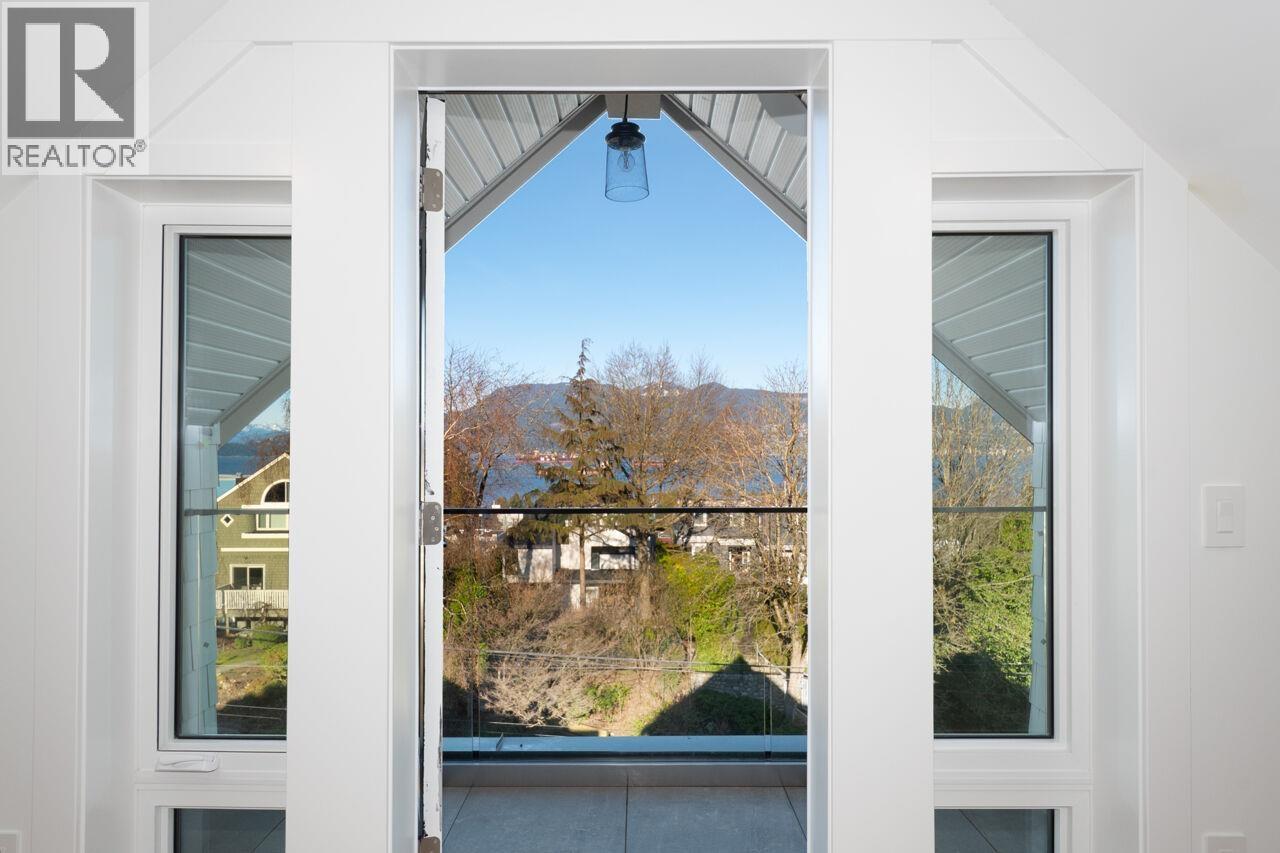 Listing Picture 39 of 40 : 4426 W 4TH AVENUE, Vancouver / 溫哥華 - 魯藝地產 Yvonne Lu Group - MLS Medallion Club Member