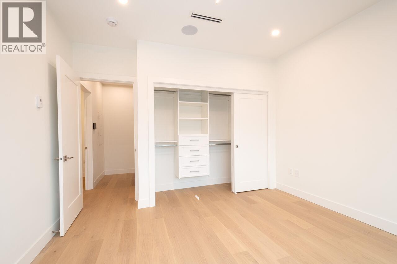 Listing Picture 35 of 40 : 4426 W 4TH AVENUE, Vancouver / 溫哥華 - 魯藝地產 Yvonne Lu Group - MLS Medallion Club Member