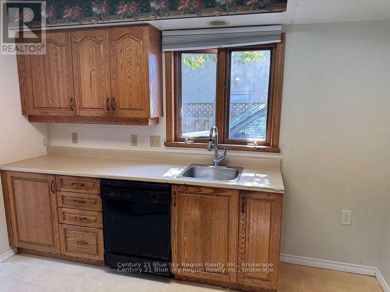 140 Fifth Avenue W, North Bay (Central), Ontario  P1B 3N5 - Photo 3 - X12818196