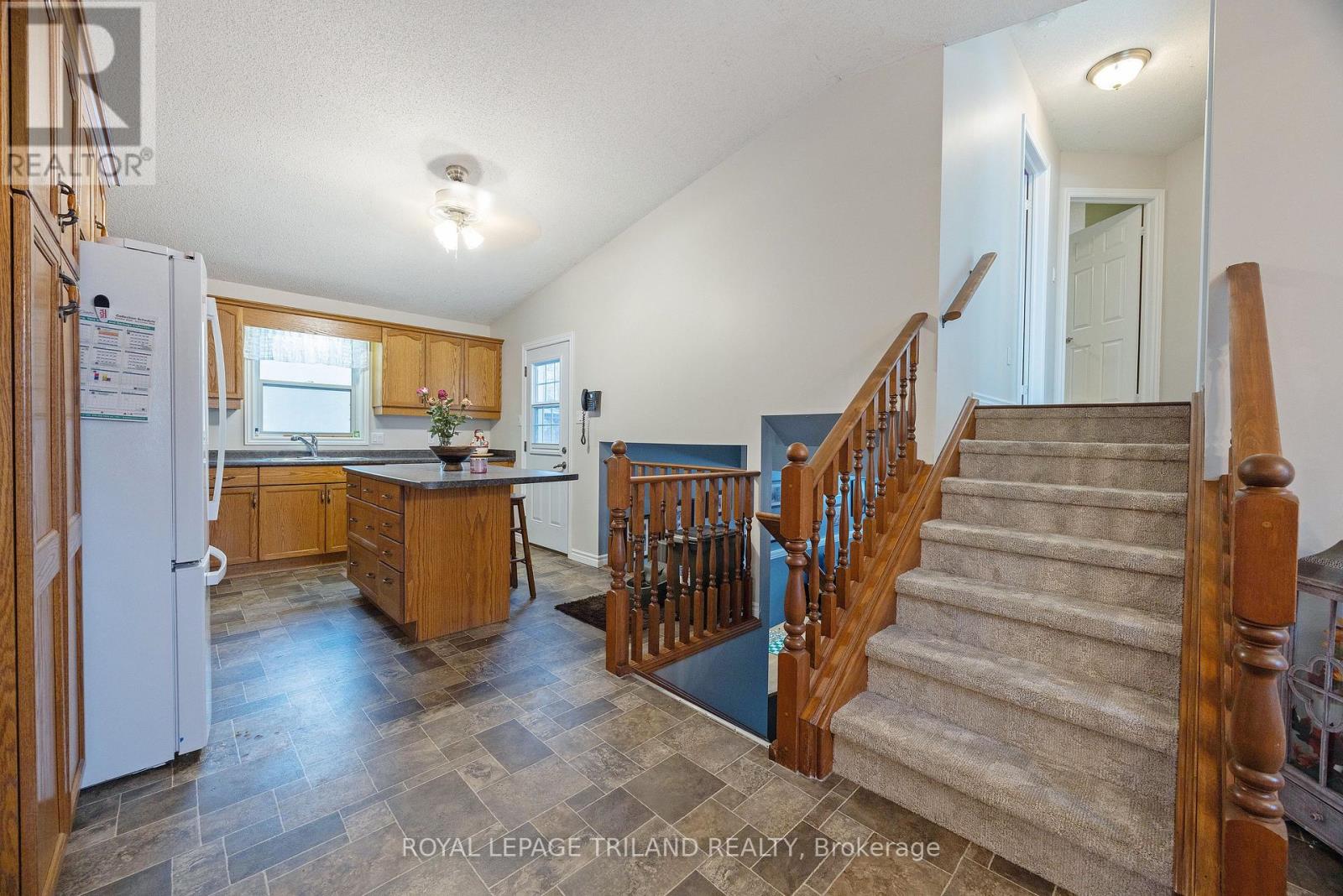 94 Queen Street, Thames Centre, Ontario  N0L 1G2 - Photo 10 - X12818152