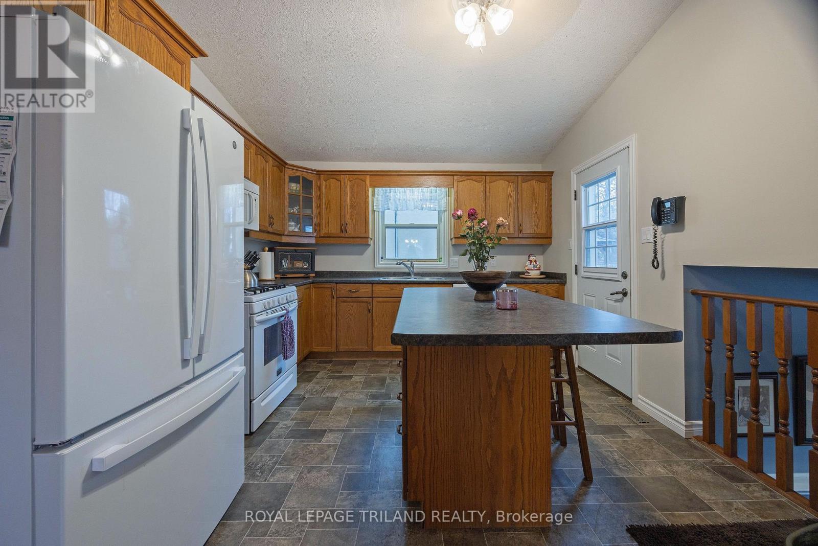 94 Queen Street, Thames Centre, Ontario  N0L 1G2 - Photo 11 - X12818152