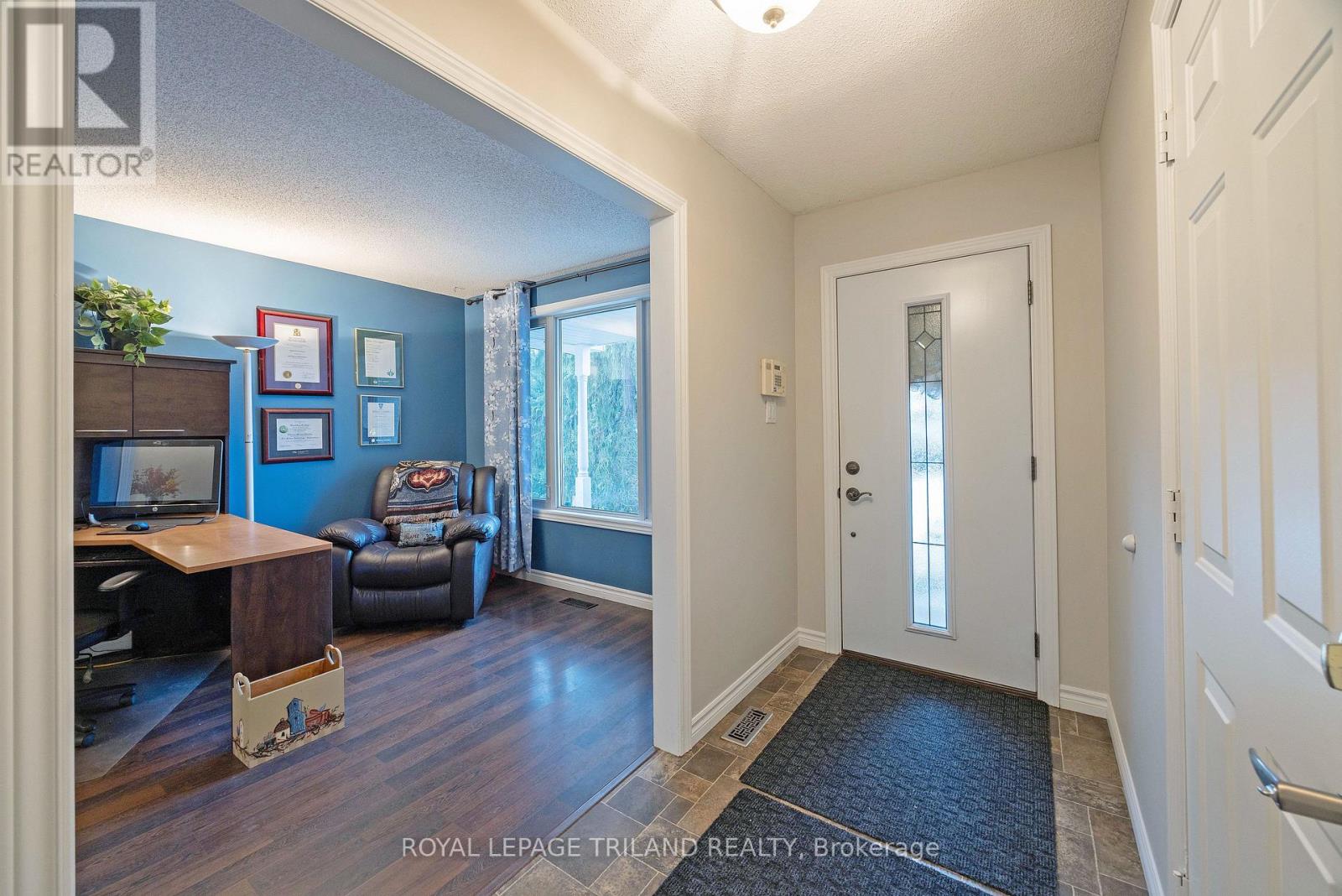 94 Queen Street, Thames Centre, Ontario  N0L 1G2 - Photo 3 - X12818152