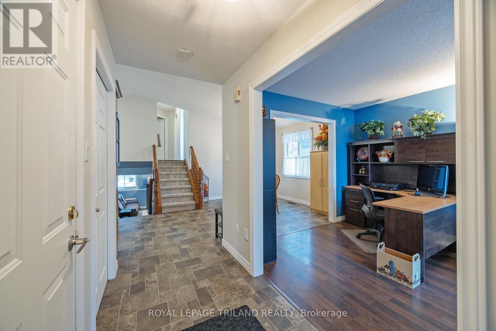 94 Queen Street, Thames Centre, Ontario  N0L 1G2 - Photo 4 - X12818152