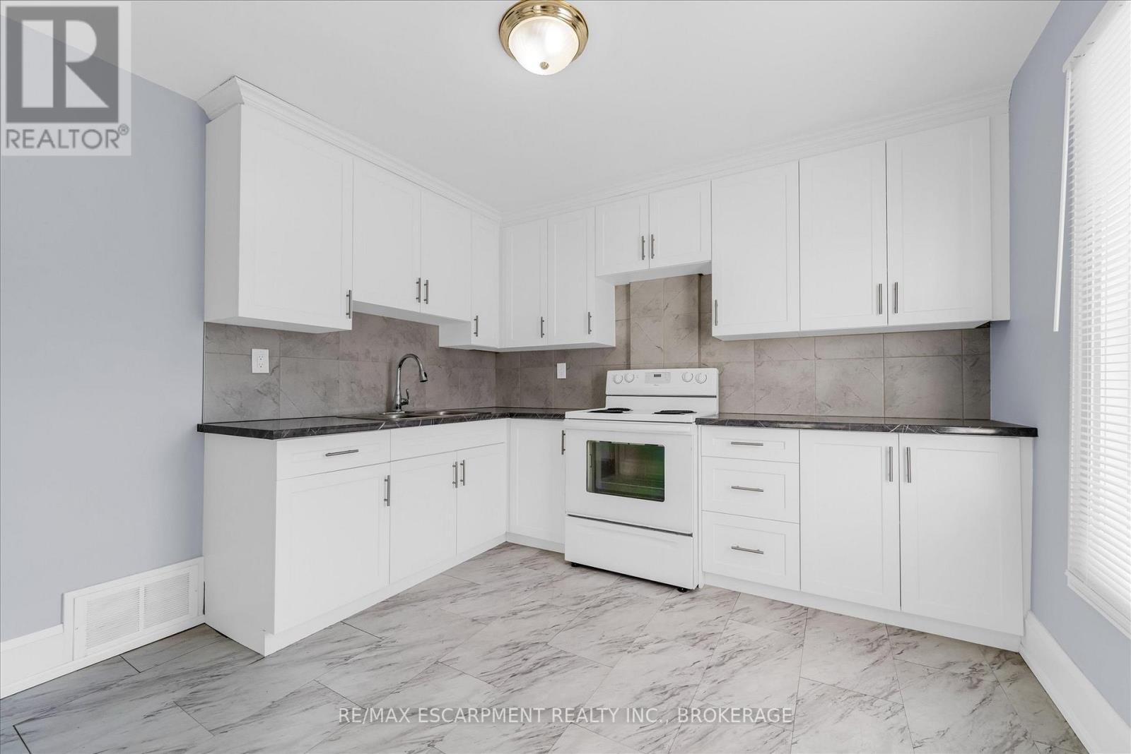 121 Edgemont Street N, Hamilton, Ontario L8H 4E2 - Photo 15 - X12818214