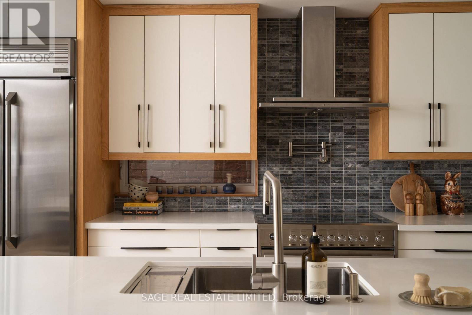 128 Argyle Street, Toronto, Ontario  M6J 1N9 - Photo 2 - C12782792