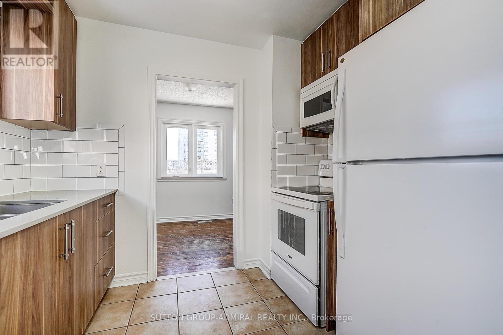 7 Townhouse Crescent, Brampton, Ontario  L6W 3C5 - Photo 7 - W12633728