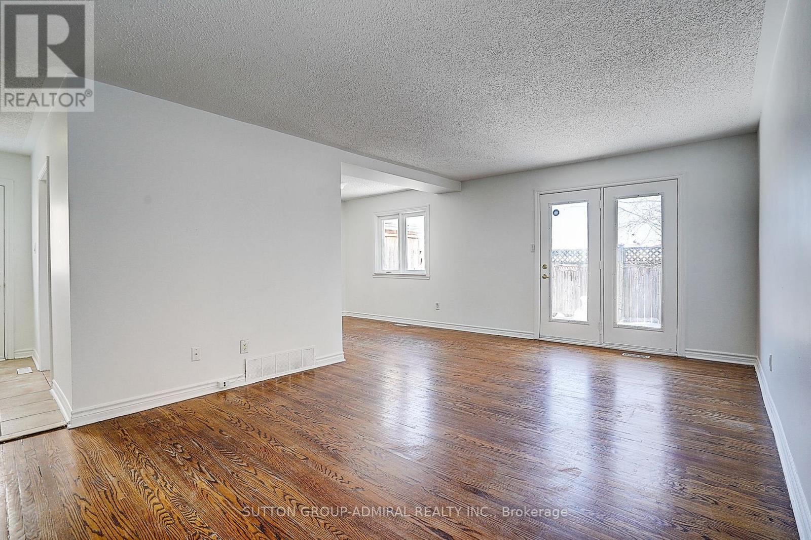 7 Townhouse Crescent, Brampton, Ontario  L6W 3C5 - Photo 12 - W12633728