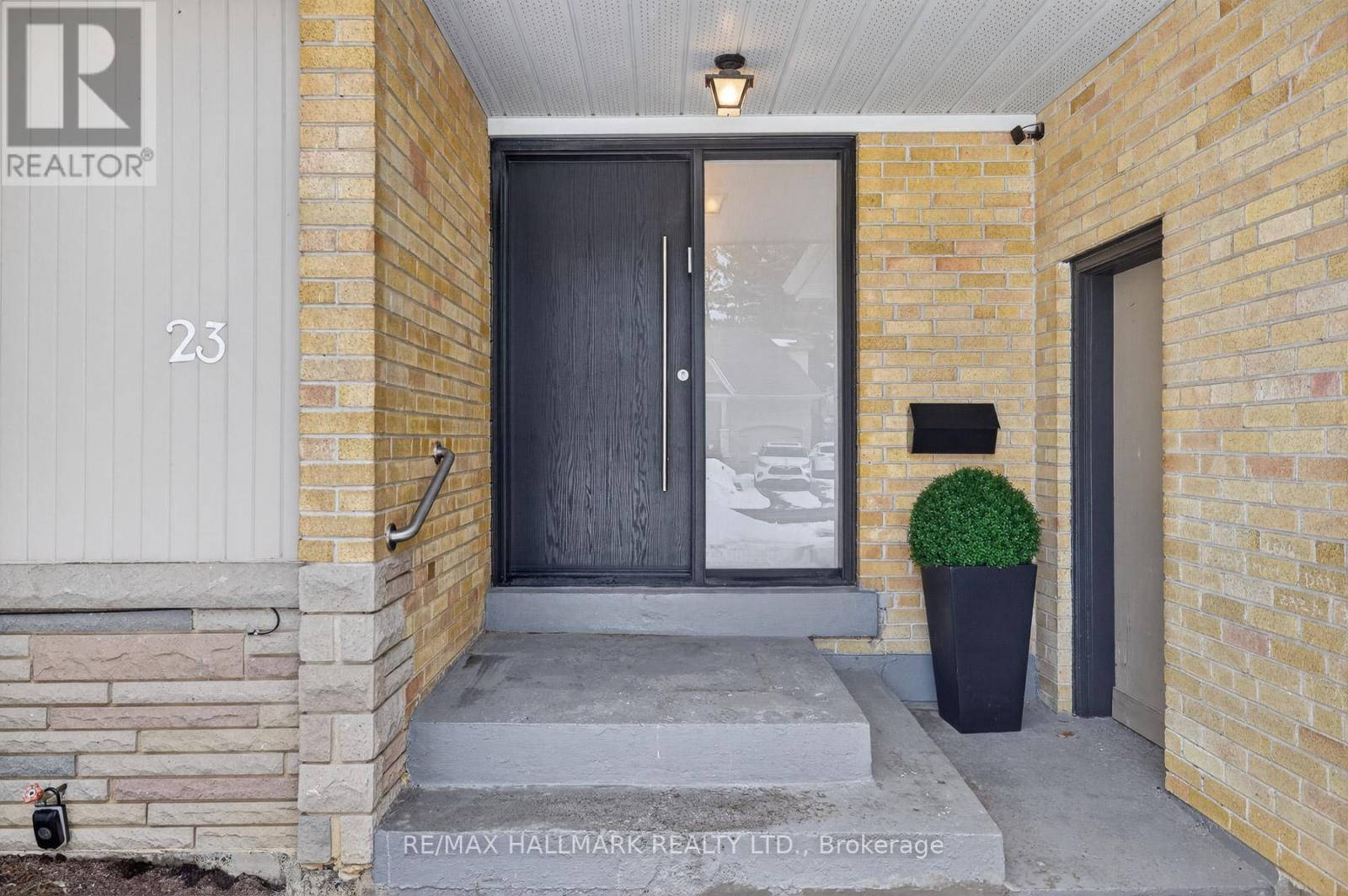 23 Acton Avenue, Toronto, Ontario  M3H 4G6 - Photo 2 - C12818084