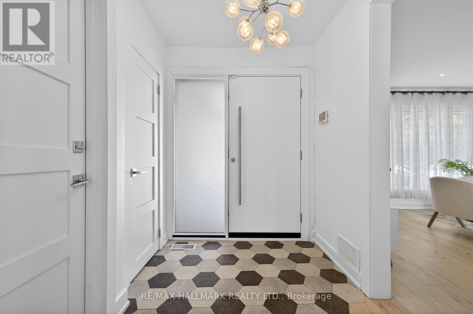 23 Acton Avenue, Toronto, Ontario  M3H 4G6 - Photo 3 - C12818084