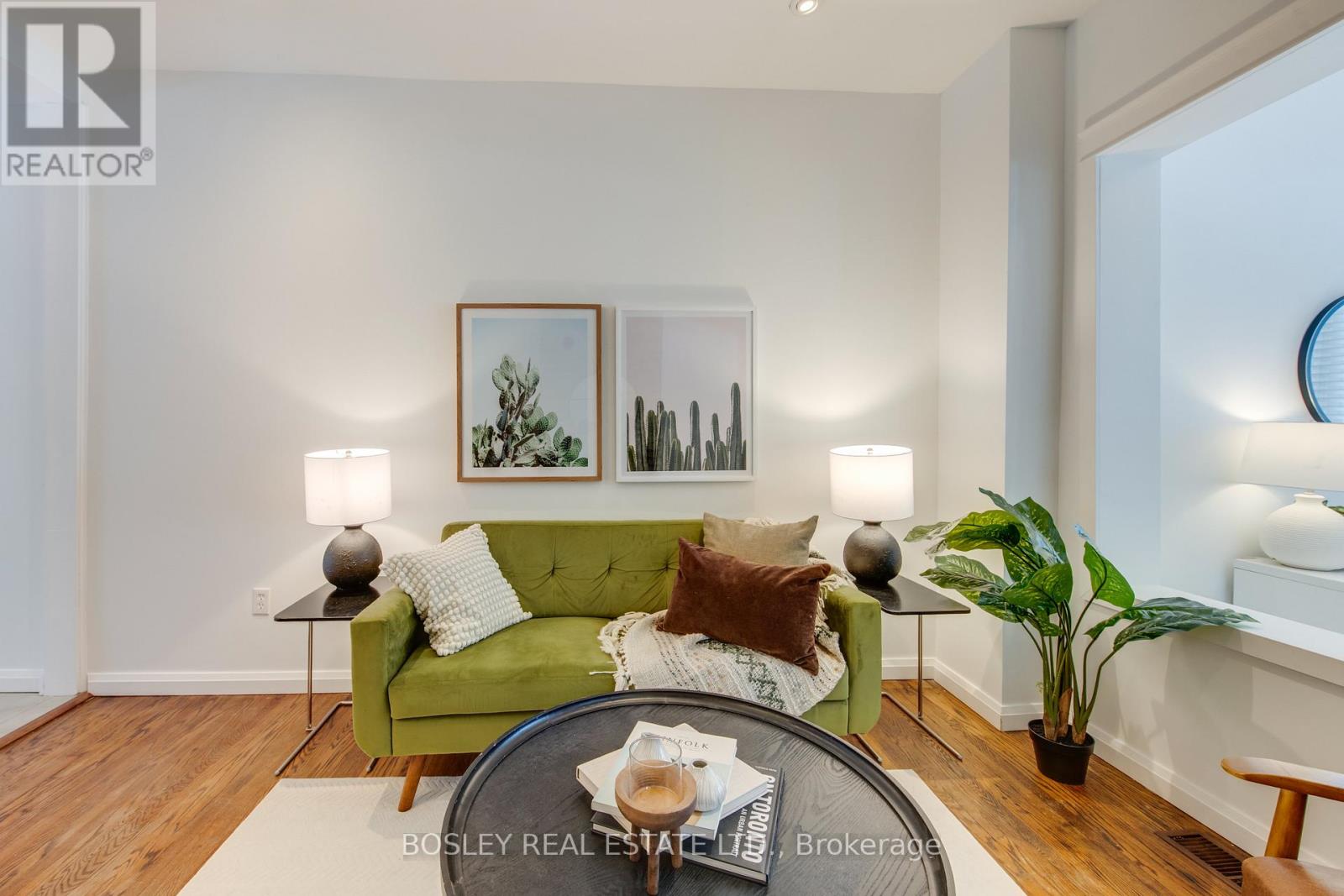 166 Hiawatha Road, Toronto, Ontario  M4L 2X9 - Photo 3 - E12818080