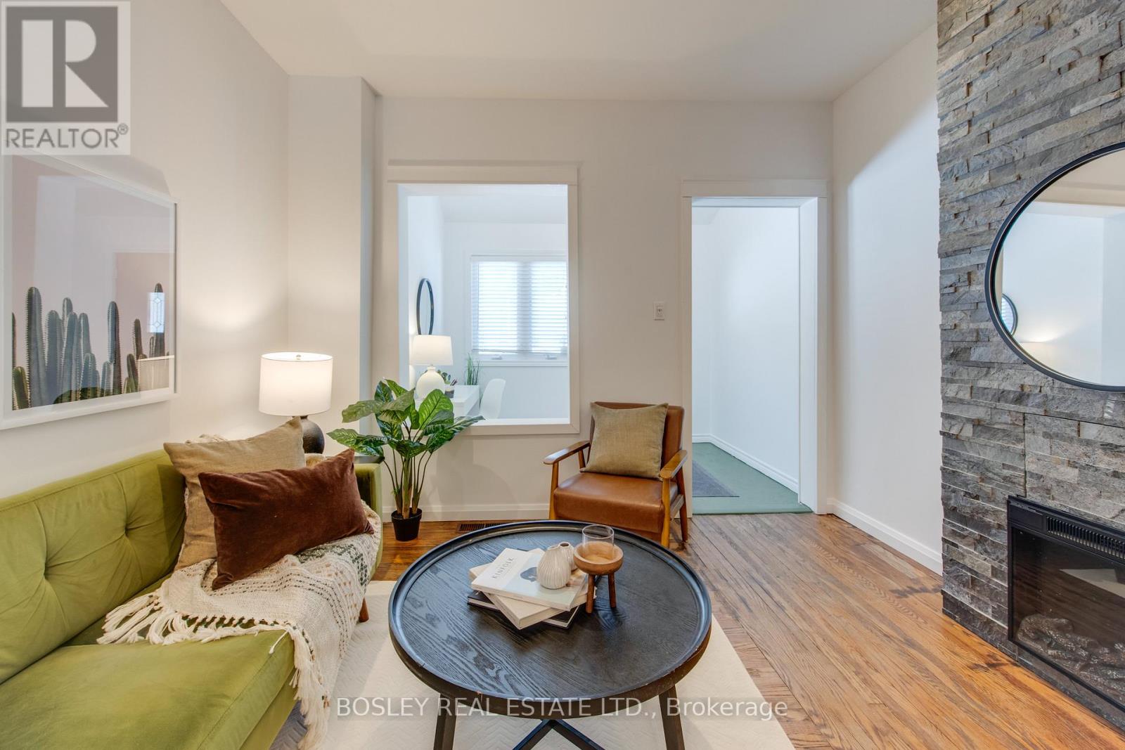 166 Hiawatha Road, Toronto, Ontario  M4L 2X9 - Photo 4 - E12818080