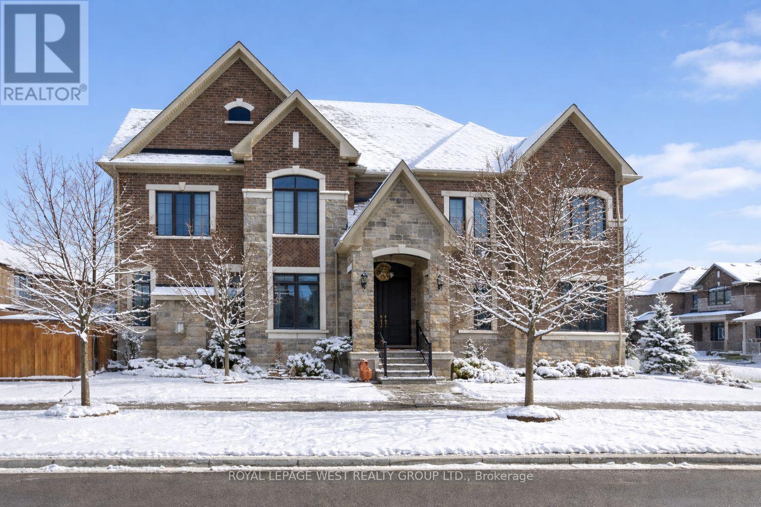 13 ARKSEY STREET, Whitby, Ontario