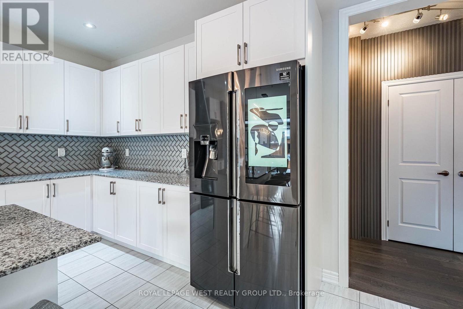 13 Arksey Street, Whitby, Ontario  L1P 0G5 - Photo 8 - E12818110