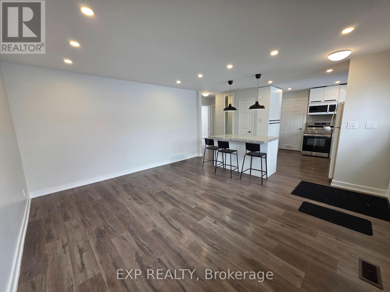 77 Kulpin Avenue, Bradford West Gwillimbury (Bradford), Ontario  L3Z 1T6 - Photo 2 - N12818164