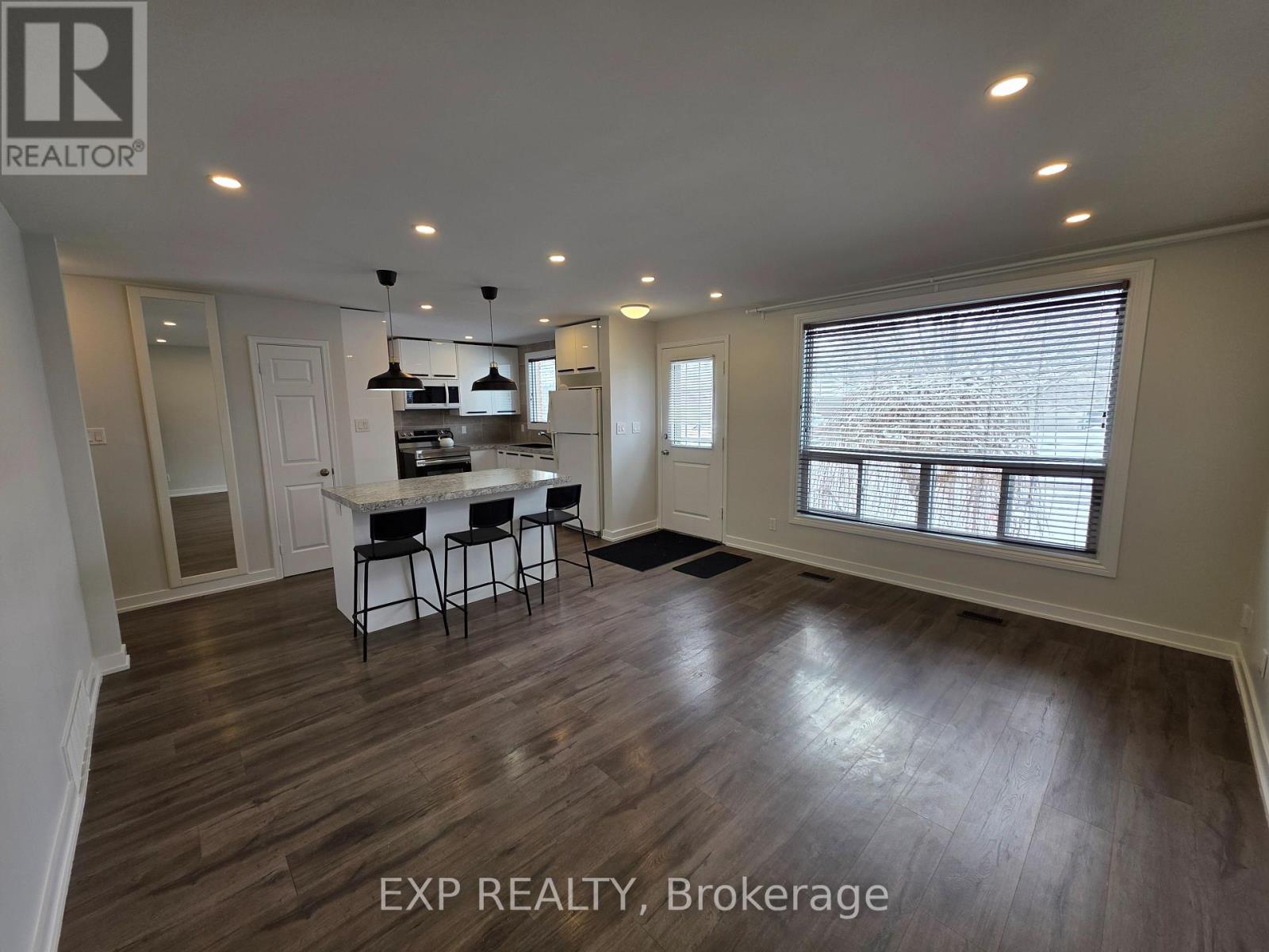 77 Kulpin Avenue, Bradford West Gwillimbury (Bradford), Ontario  L3Z 1T6 - Photo 3 - N12818164