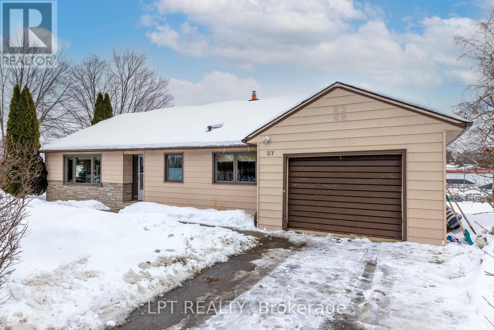 37 MALONE ROAD, Georgina, Ontario