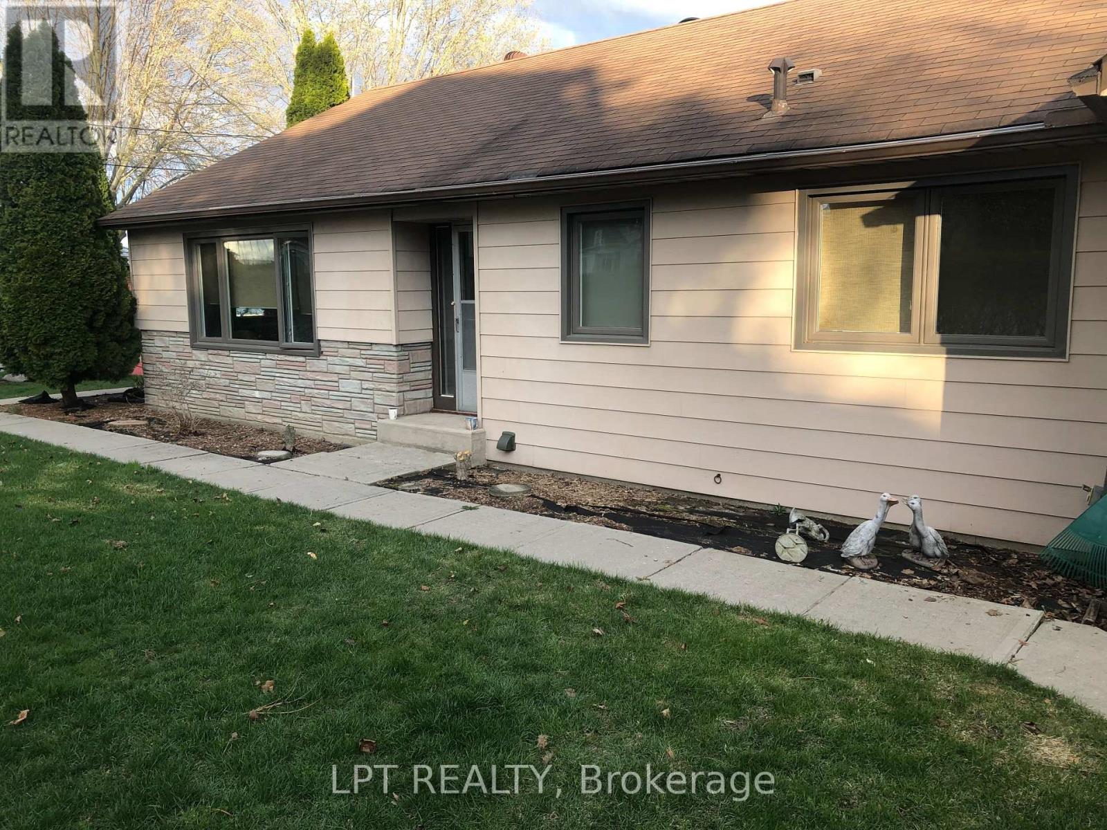 37 Malone Road, Georgina, Ontario  L0E 1L0 - Photo 7 - N12818170