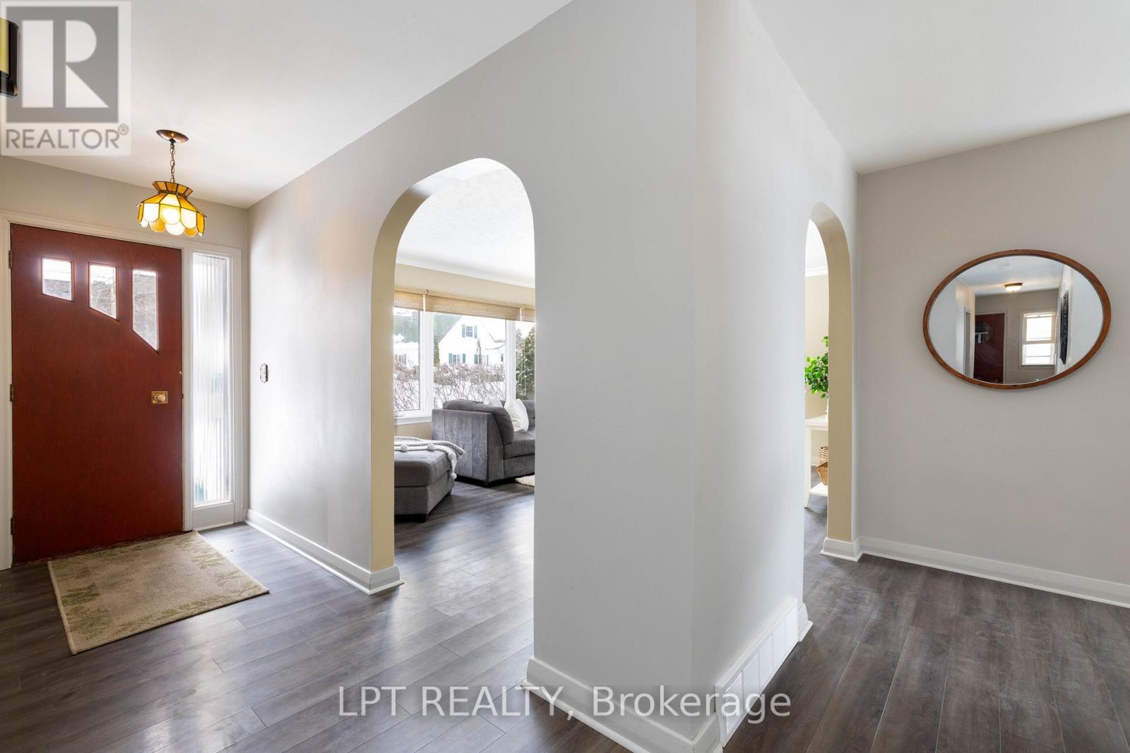 37 Malone Road, Georgina, Ontario  L0E 1L0 - Photo 9 - N12818170