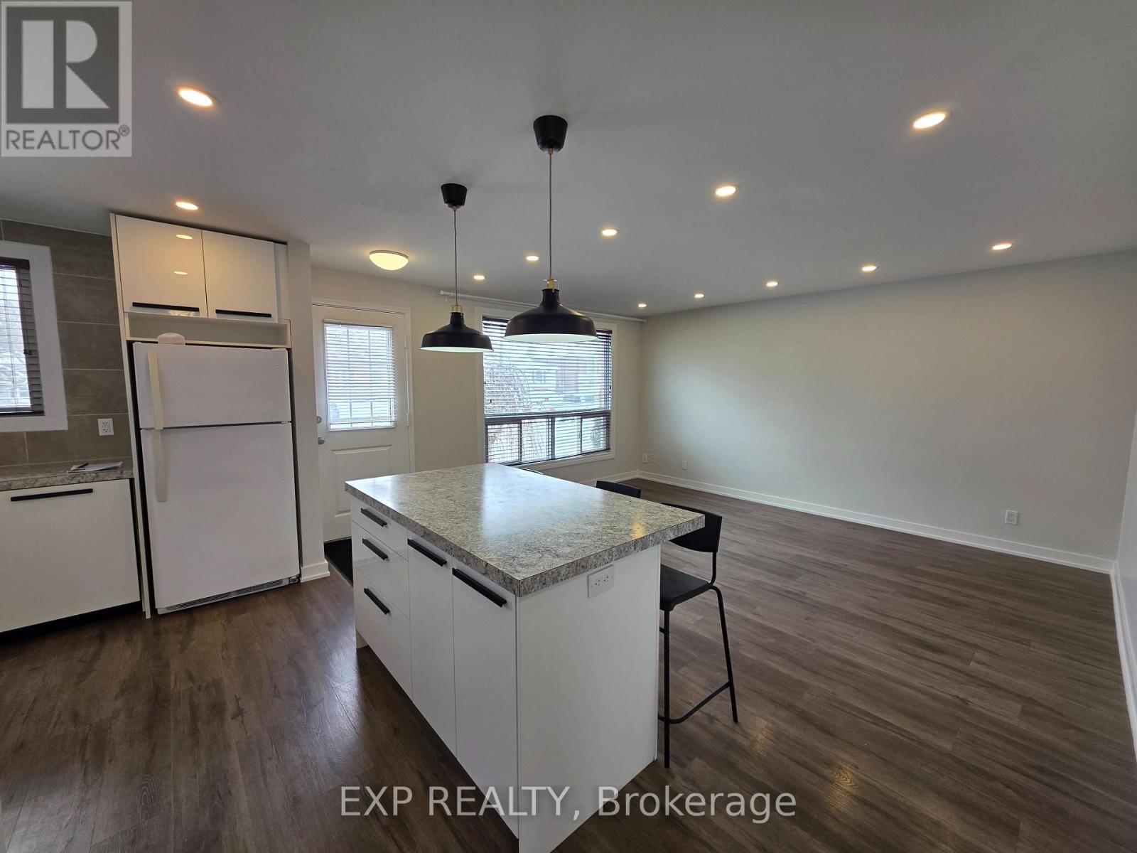 Upper - 77 Kulpin Avenue, Bradford West Gwillimbury (Bradford), Ontario  L3Z 1T6 - Photo 2 - N12818174