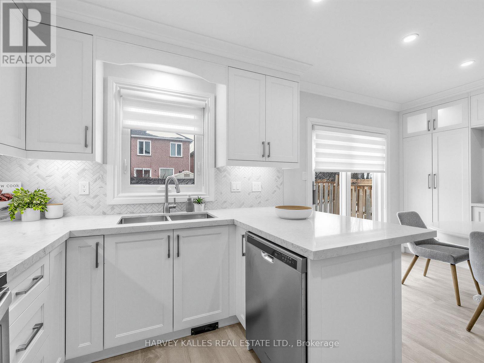 188 Warrick Crescent, Newmarket, Ontario  L3X 2S3 - Photo 9 - N12818210