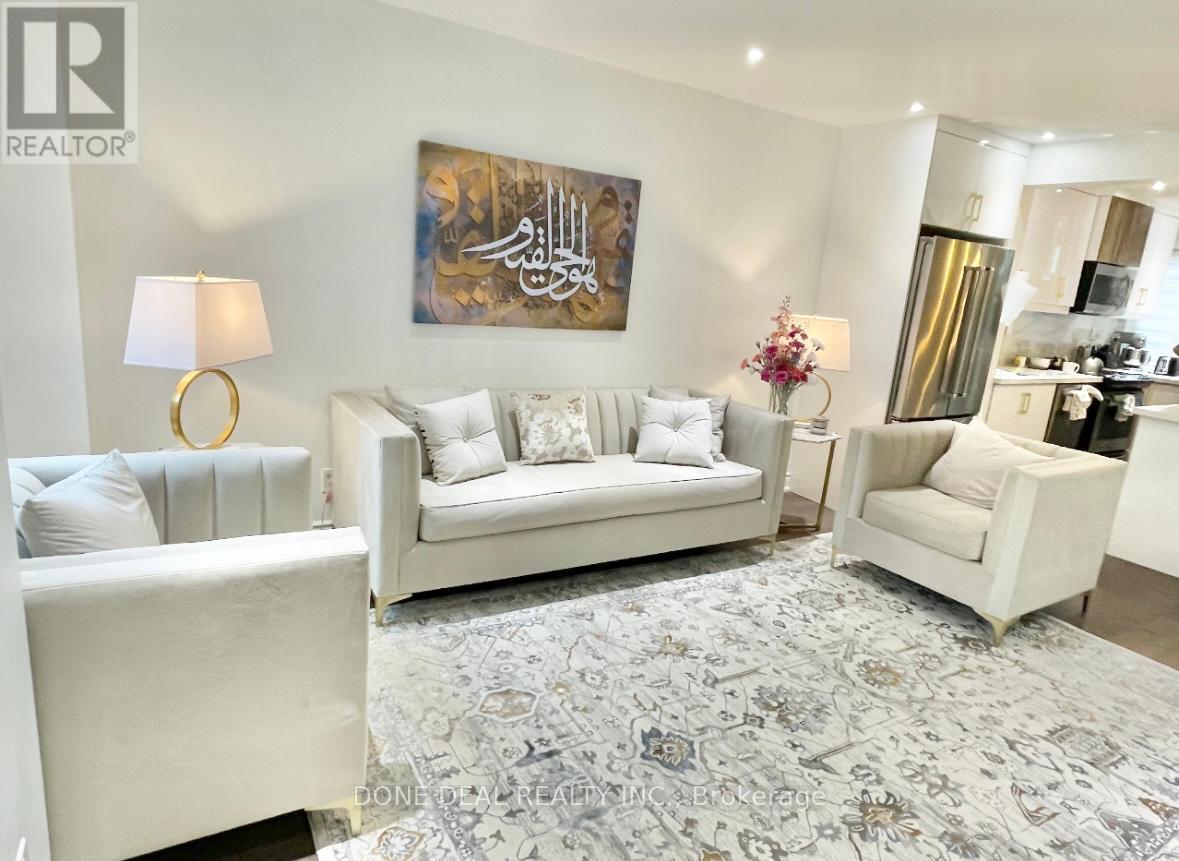 206 Harvest Drive, Milton, Ontario  L9T 4T3 - Photo 4 - W12816874