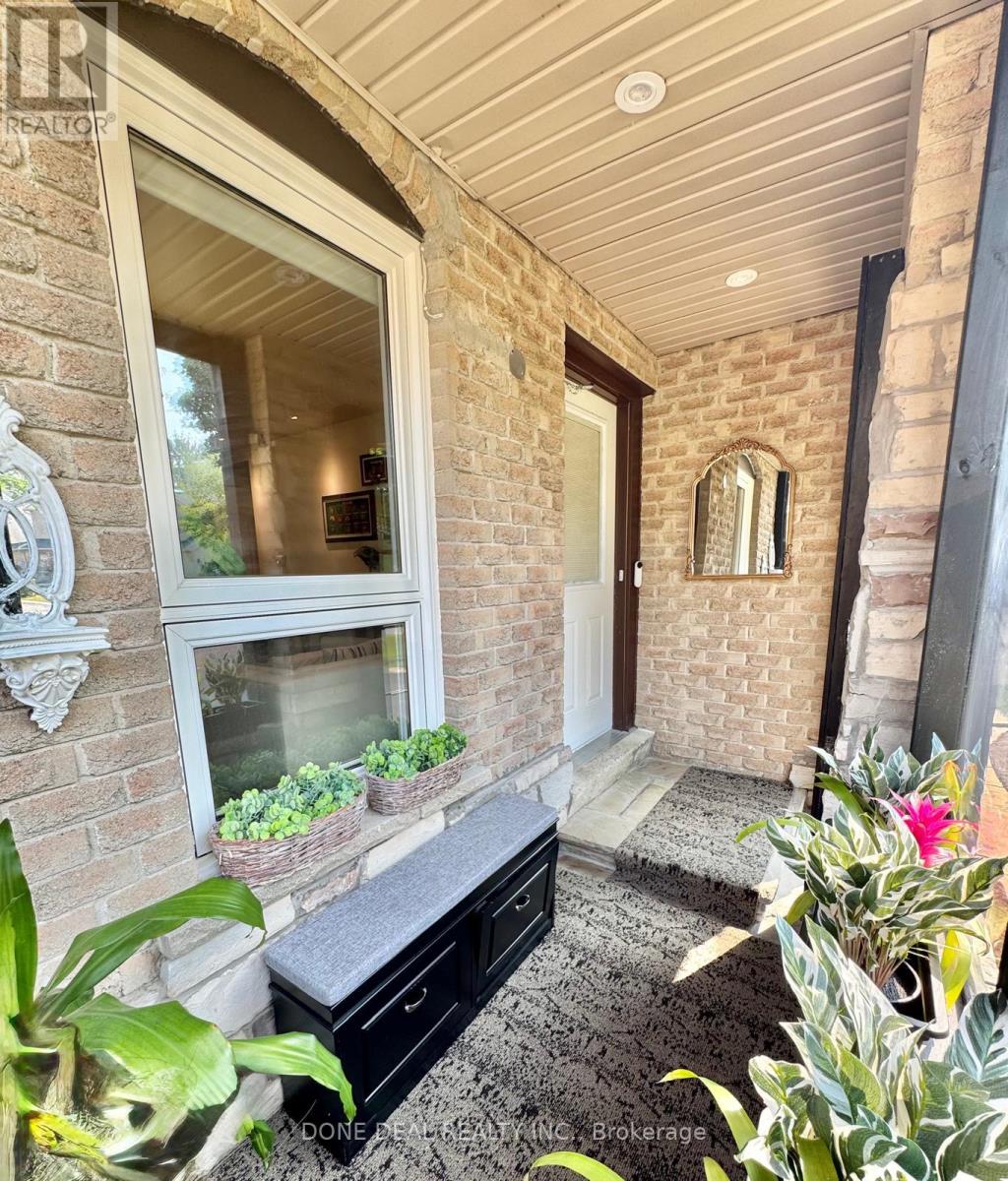 206 Harvest Drive, Milton, Ontario  L9T 4T3 - Photo 3 - W12816874