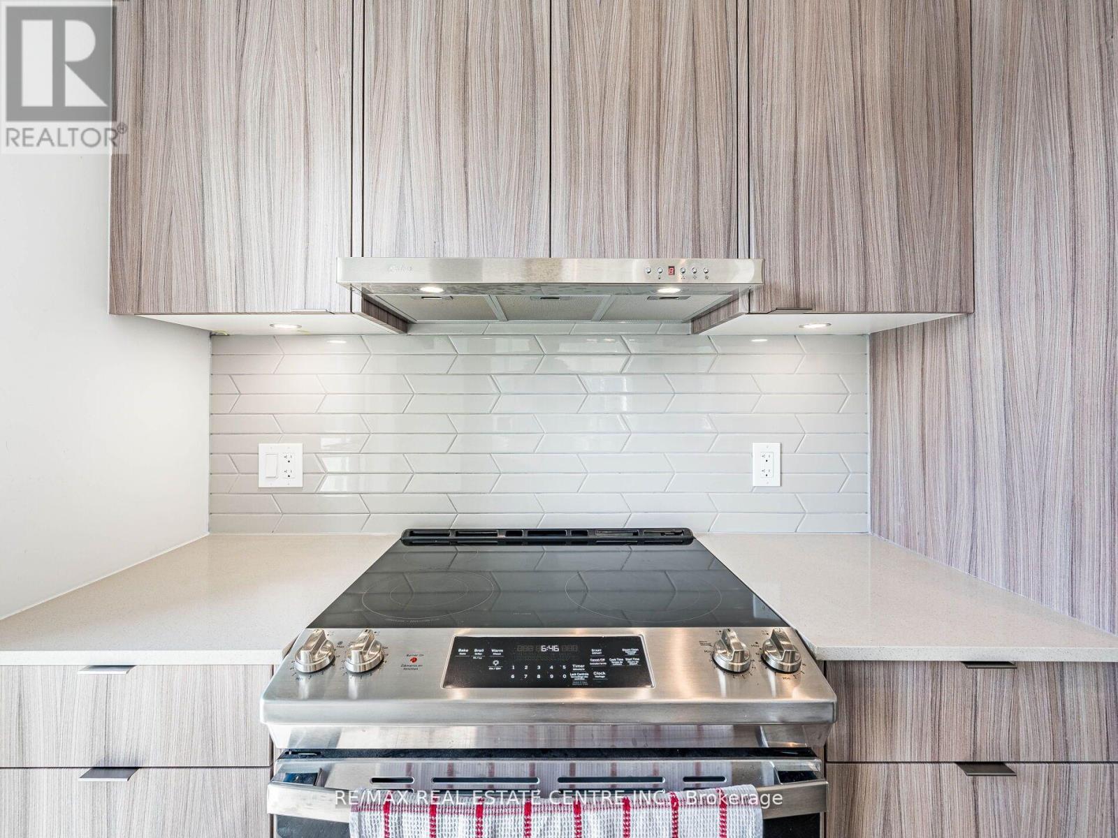 4130 Parkside Village Drive W, Mississauga, Ontario  L5M 0X8 - Photo 10 - W12818066