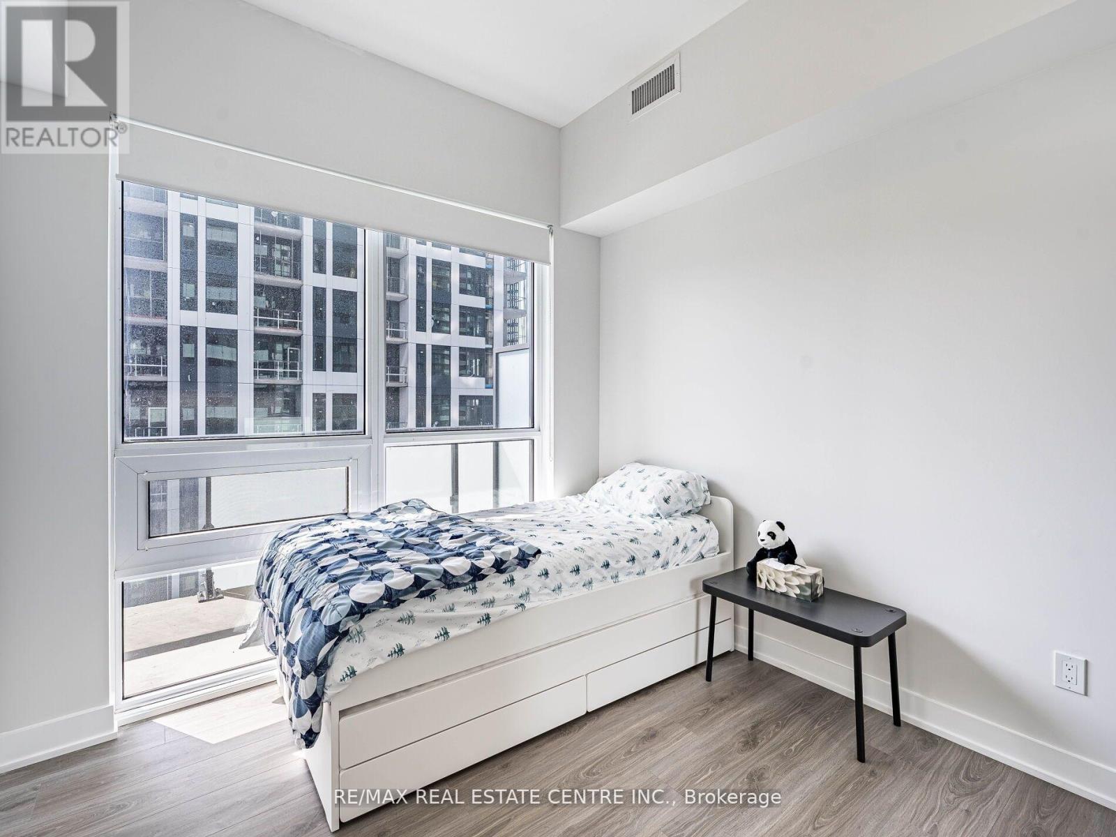 4130 Parkside Village Drive W, Mississauga, Ontario  L5M 0X8 - Photo 17 - W12818066