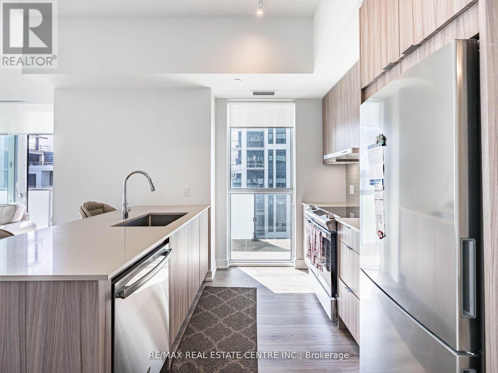 4130 Parkside Village Drive W, Mississauga, Ontario  L5M 0X8 - Photo 5 - W12818066