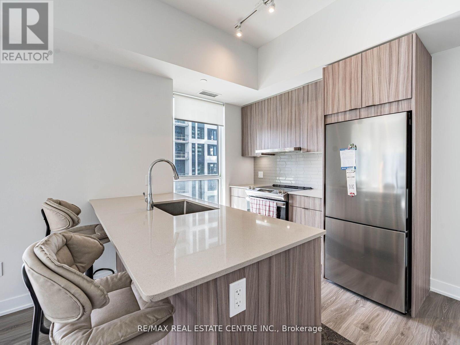 4130 Parkside Village Drive W, Mississauga, Ontario  L5M 0X8 - Photo 6 - W12818066