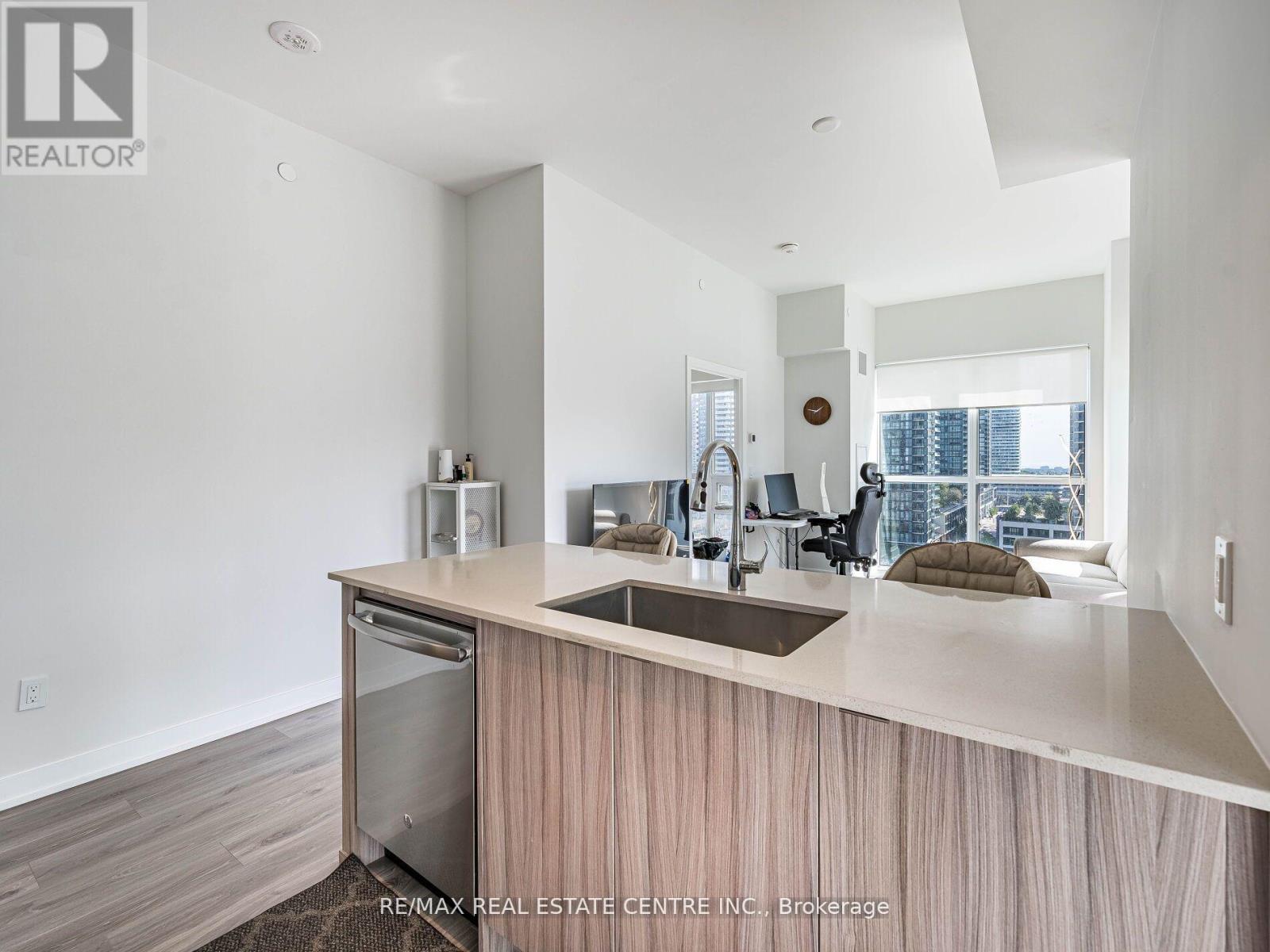 4130 Parkside Village Drive W, Mississauga, Ontario  L5M 0X8 - Photo 9 - W12818066