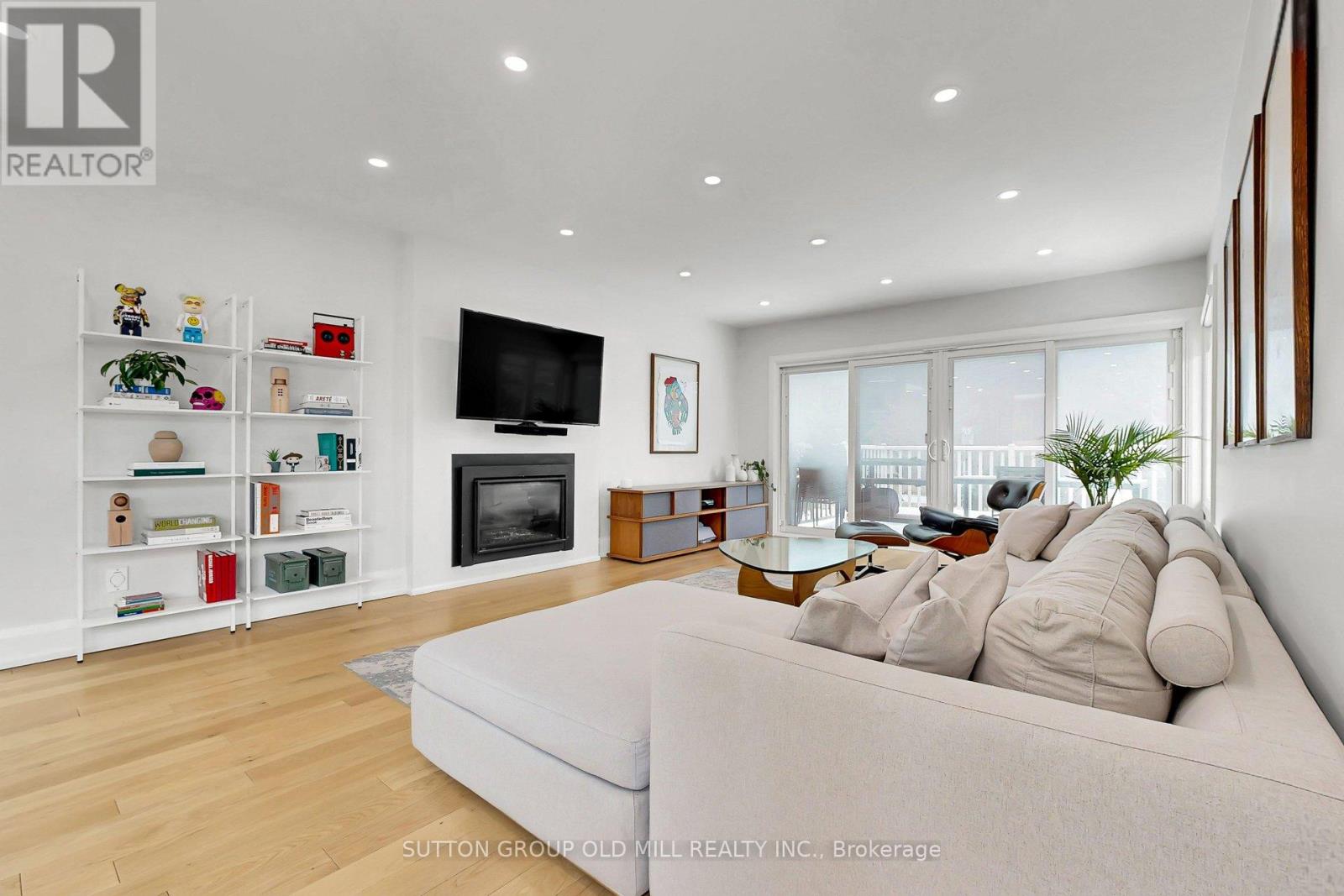 1 Farningham Crescent, Toronto, Ontario  M9B 3B4 - Photo 14 - W12818100