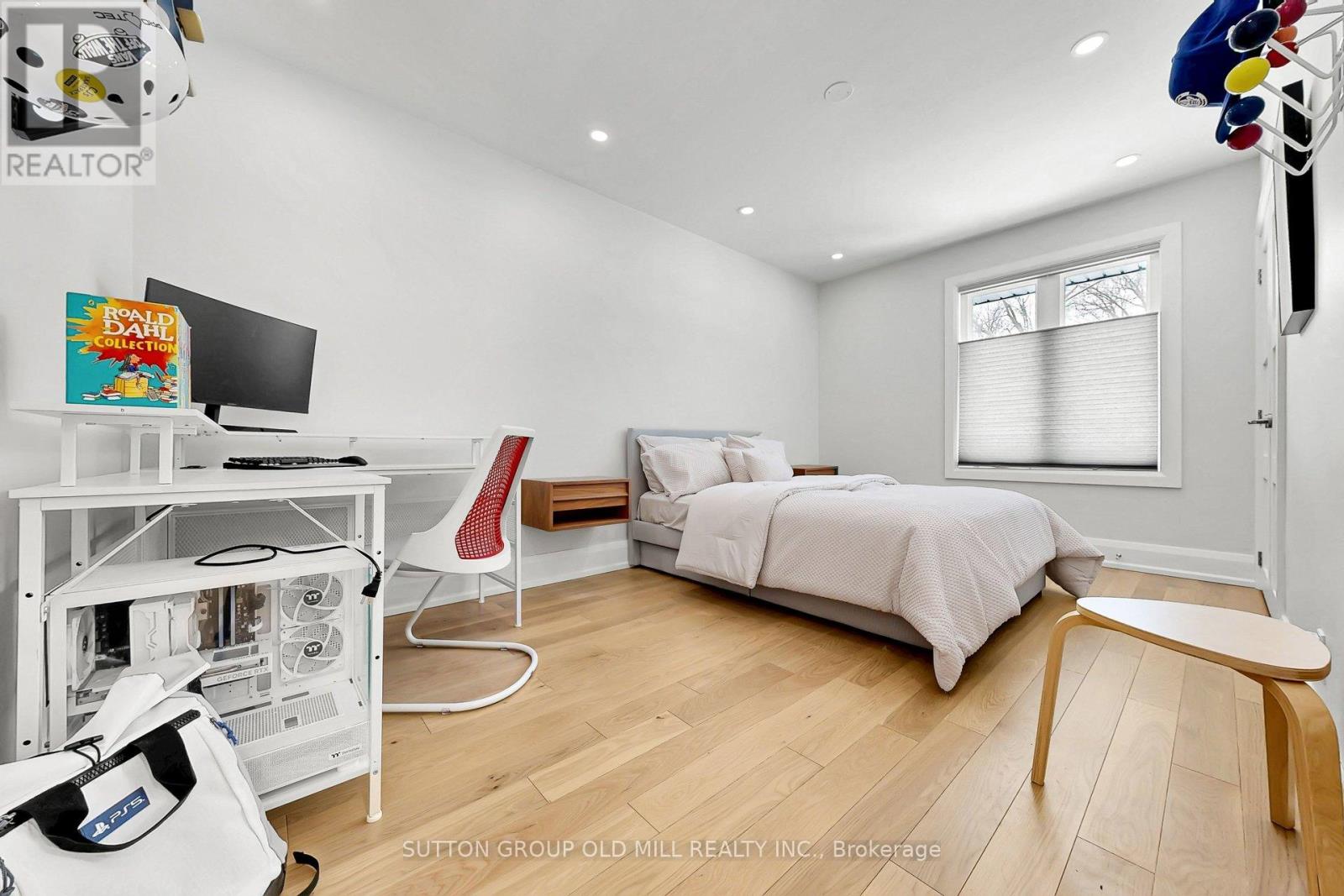 1 Farningham Crescent, Toronto, Ontario  M9B 3B4 - Photo 32 - W12818100