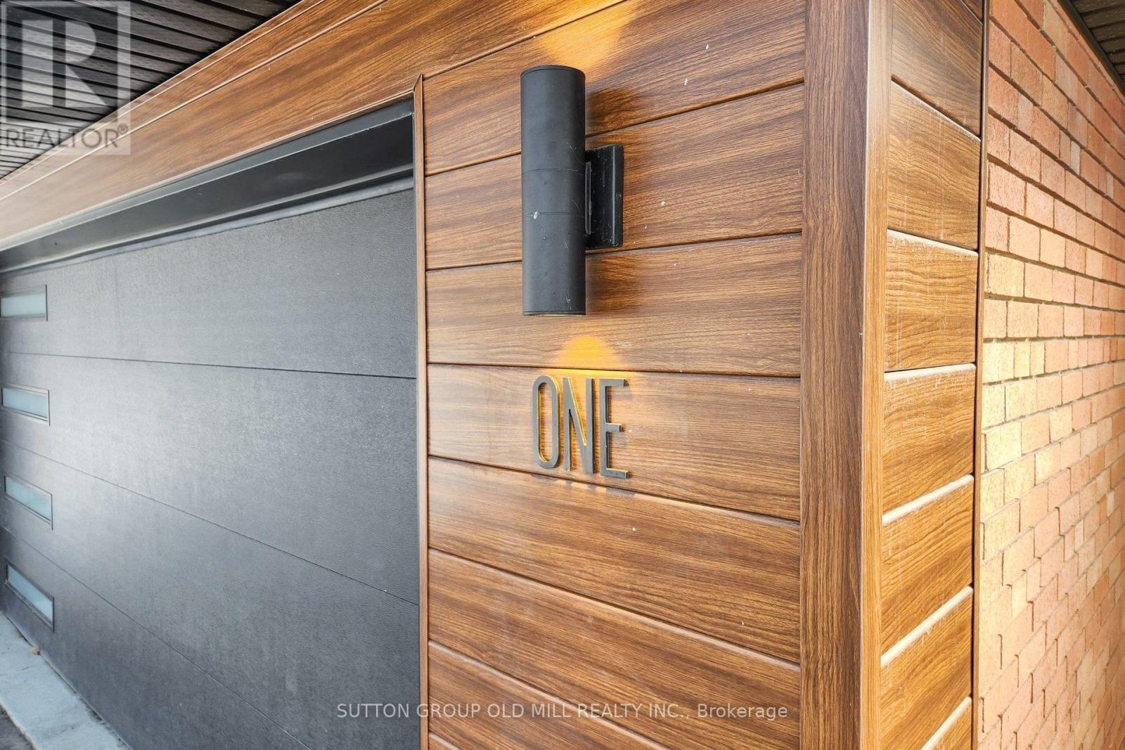 1 Farningham Crescent, Toronto, Ontario  M9B 3B4 - Photo 4 - W12818100