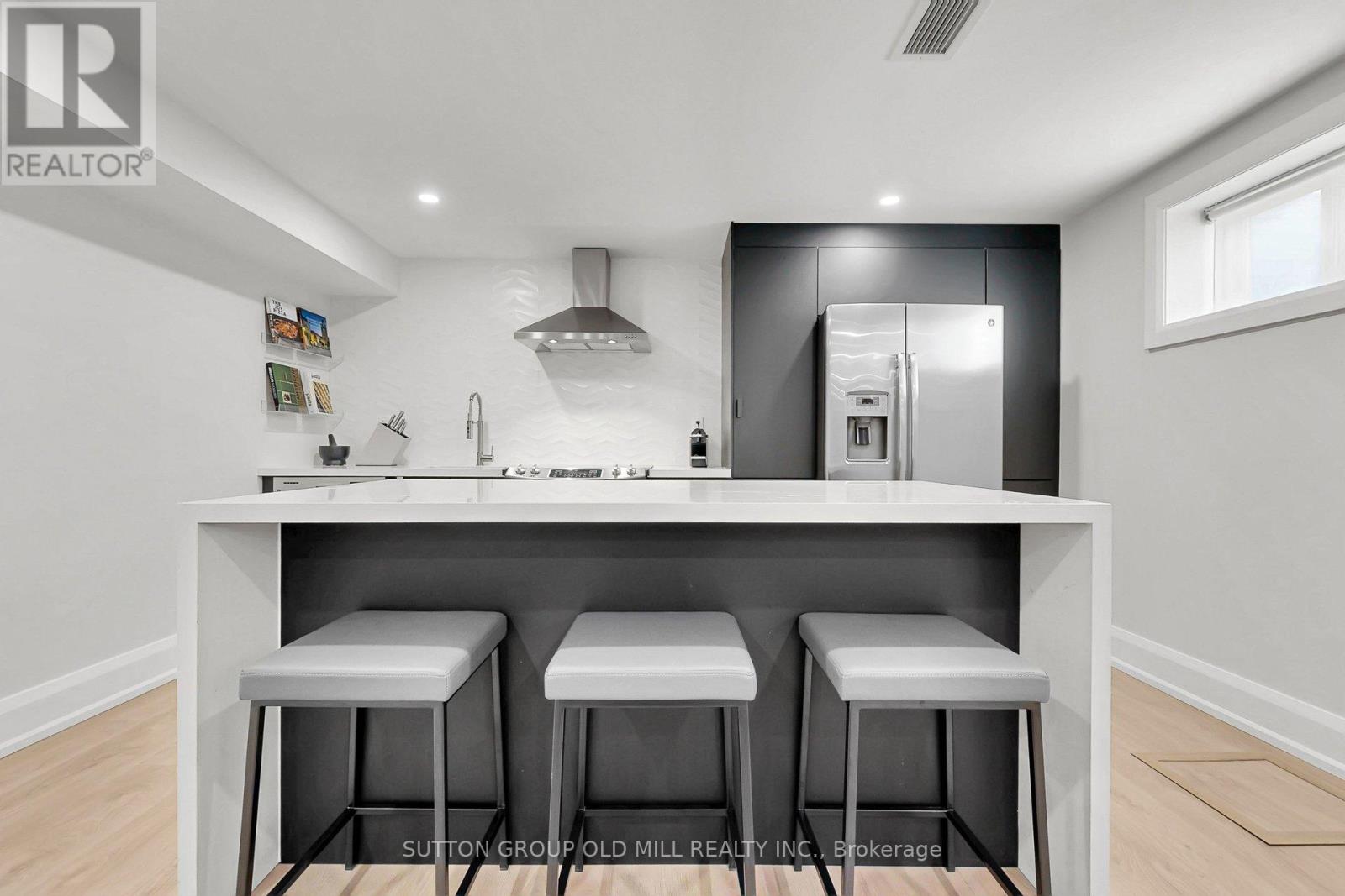 1 Farningham Crescent, Toronto, Ontario  M9B 3B4 - Photo 45 - W12818100