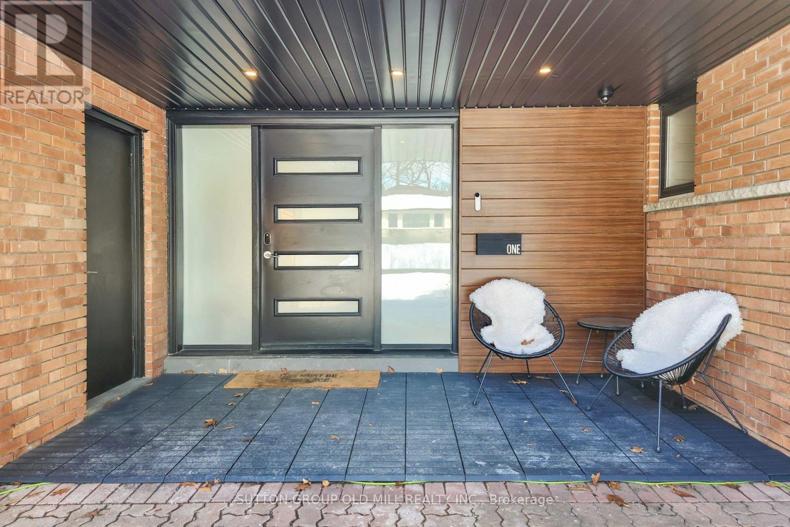 1 Farningham Crescent, Toronto, Ontario  M9B 3B4 - Photo 5 - W12818100