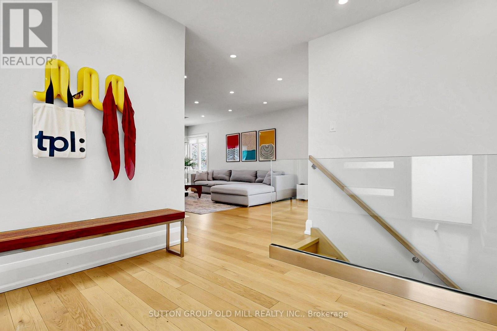 1 Farningham Crescent, Toronto, Ontario  M9B 3B4 - Photo 7 - W12818100