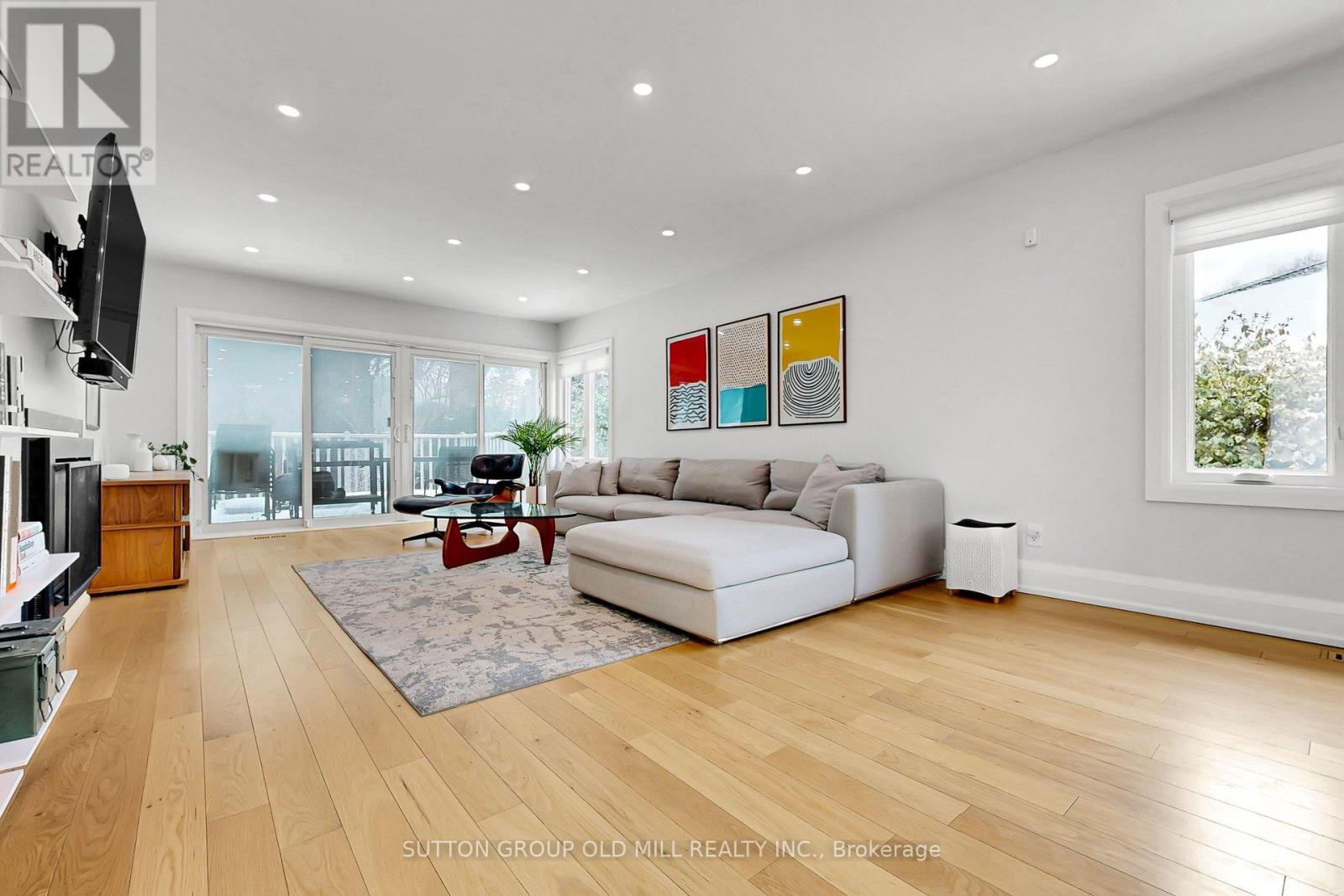 1 Farningham Crescent, Toronto, Ontario  M9B 3B4 - Photo 9 - W12818100