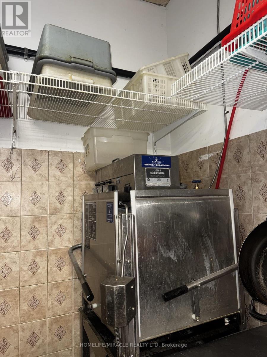 110 - 164 Sandalwood Parkway, Brampton (Heart Lake West), Ontario  L6Z 3S4 - Photo 7 - W12818128