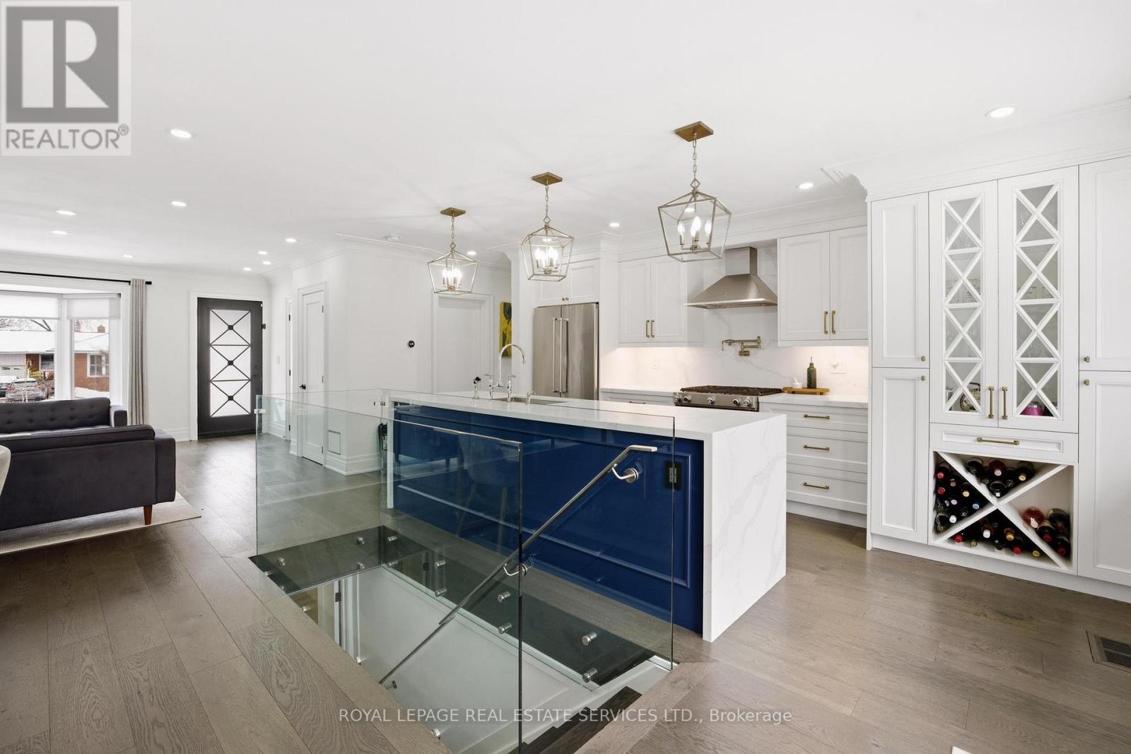 11 Benbow Road, Toronto, Ontario  M9P 3K1 - Photo 12 - W12818204